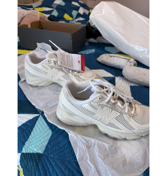 Кроссовки • New Balance • Молочный