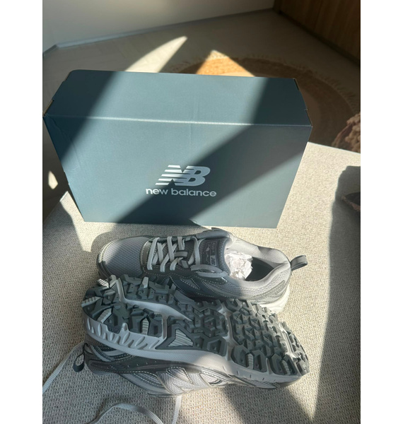 Кроссовки • New Balance • Серебряный