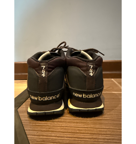 Кроссовки • New Balance • Коричневый