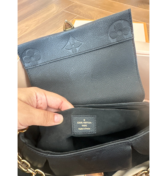 Сумка • Louis Vuitton • Черный