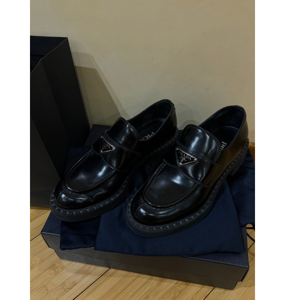 Лоферы • Prada • Черный