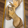 Босоножки • Christian Louboutin • Бежевый