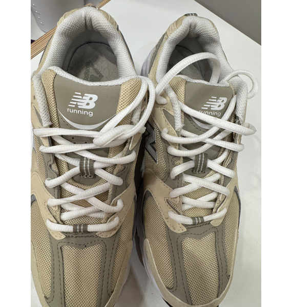 Кроссовки • New Balance • Молочный