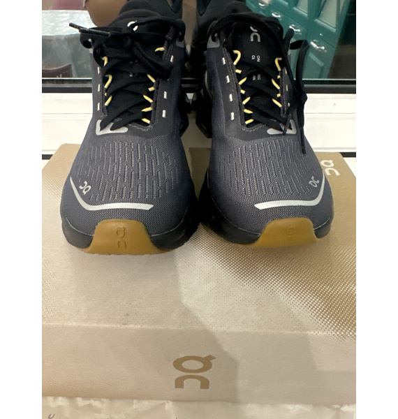 Кроссовки • On Running • Серый