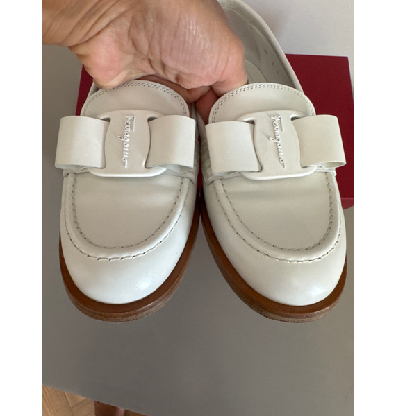 Лоферы • Salvatore Ferragamo • Белый