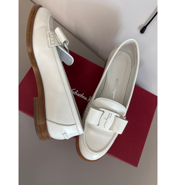 Лоферы • Salvatore Ferragamo • Белый