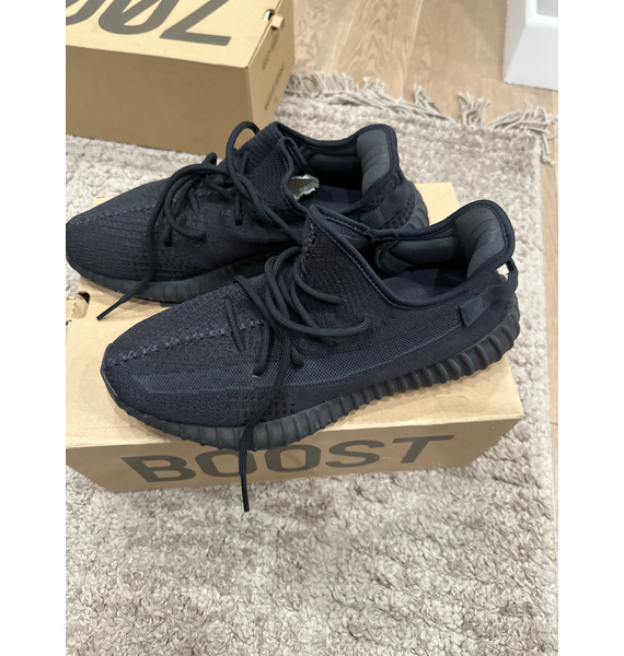 Кроссовки • Yeezy • Черный