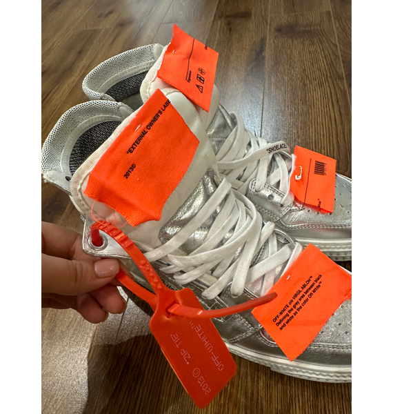 Кроссовки • Off-White • Серебряный