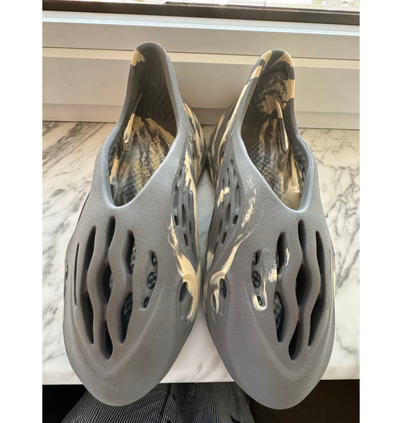 Кроссовки • Yeezy • Серый