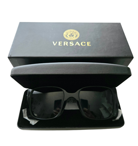 Солнцезащитные очки • Versace • Черный