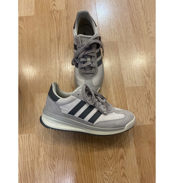 Кроссовки • adidas • Бежевый