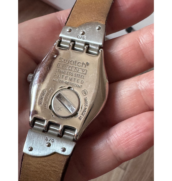 Часы • Swatch • Коричневый