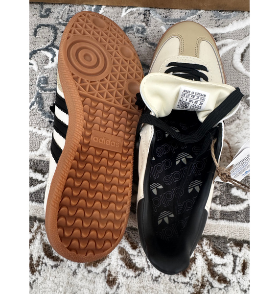 Кроссовки • adidas • Бежевый