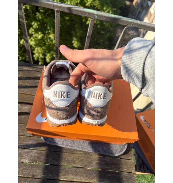 Кроссовки • Nike • Коричневый