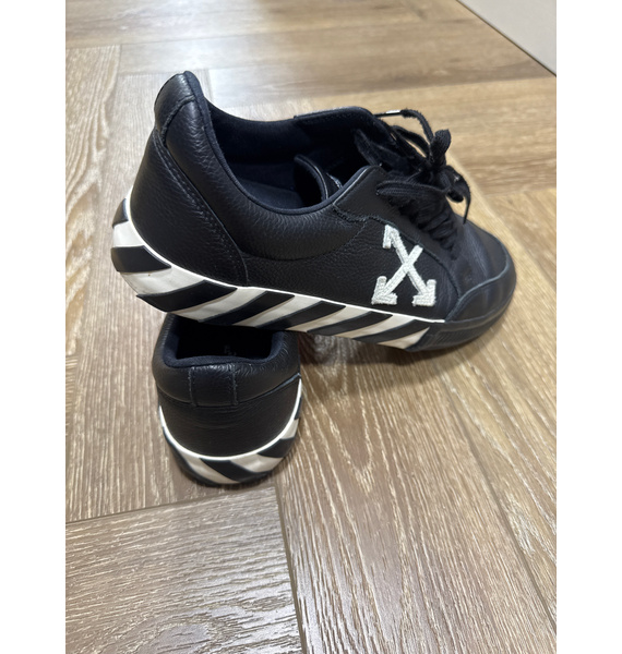 Кроссовки • Off-White • Черный