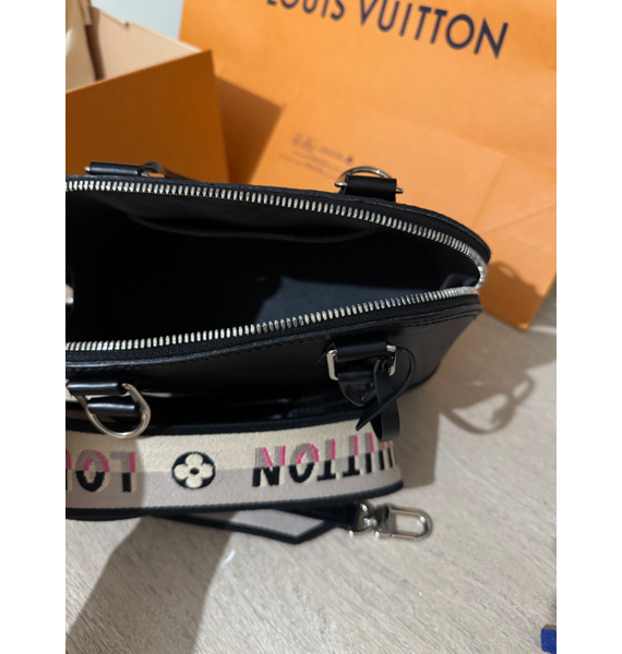 Сумка • Louis Vuitton • Черный