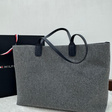 Сумка • Tommy Hilfiger • Серый