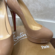 Туфли • Christian Louboutin • Кремовый