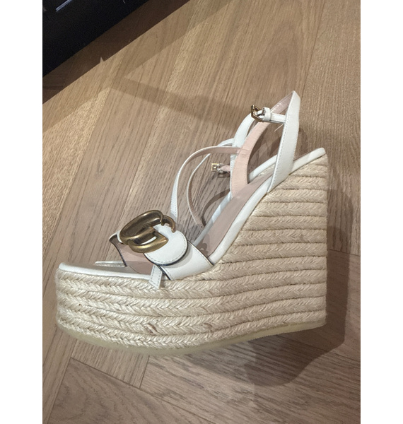Босоножки • Gucci • Бежевый