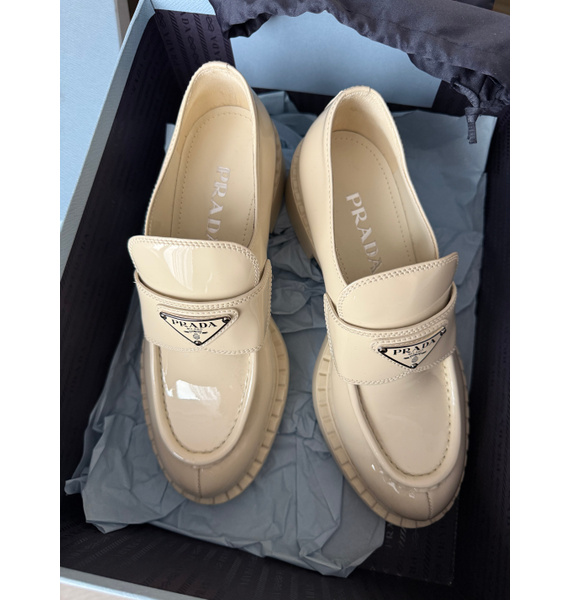 Лоферы • Prada • Молочный