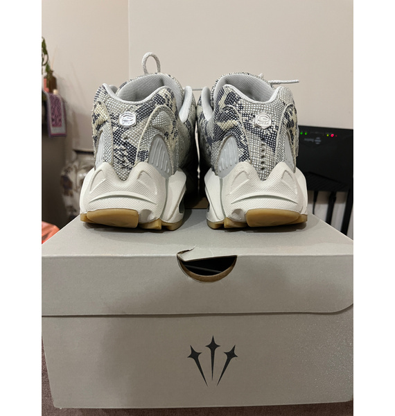 Кроссовки • Nike • Серый