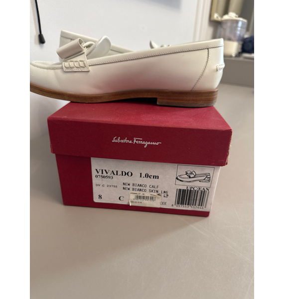 Лоферы • Salvatore Ferragamo • Белый