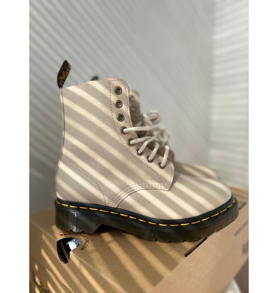Ботинки • Dr. Martens • Бежевый