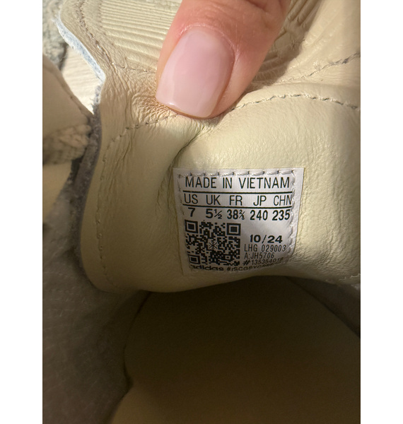 Кроссовки • adidas • Бежевый
