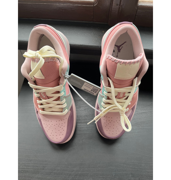 Кроссовки • Nike • Розовый