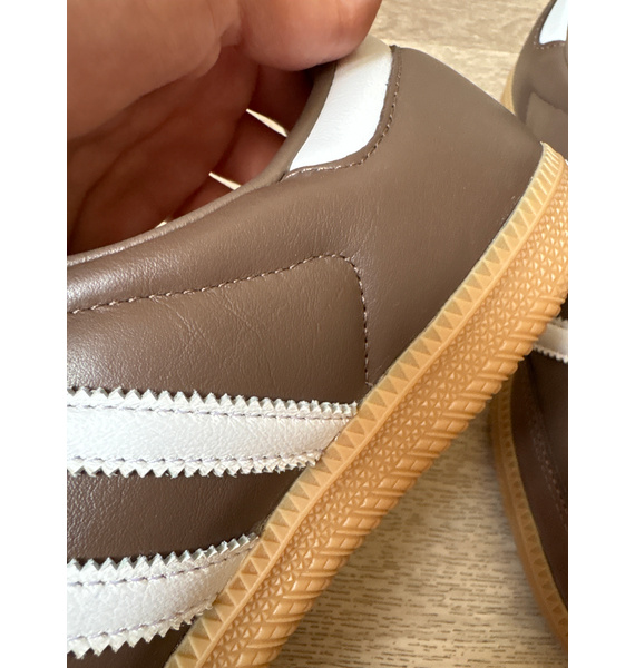 Кроссовки • adidas • Коричневый