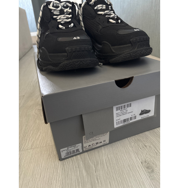 Кроссовки • Balenciaga • Черный