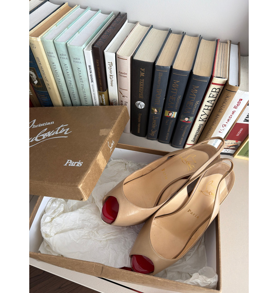 Туфли • Christian Louboutin • Бежевый