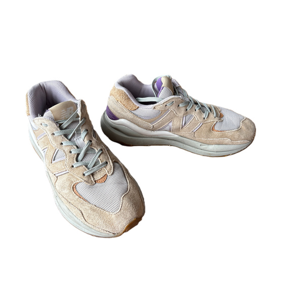Кроссовки • New Balance • Бежевый