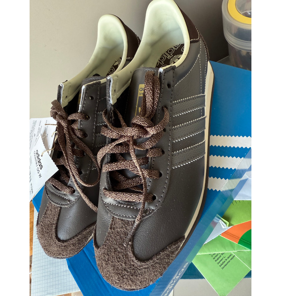 Кроссовки • adidas • Коричневый