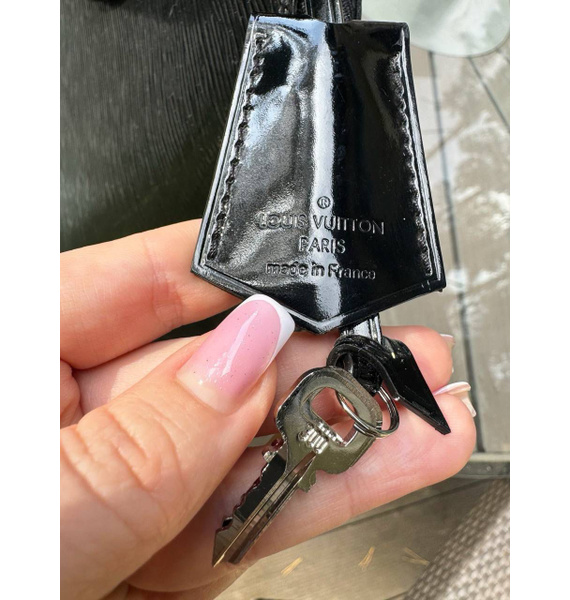 Сумка • Louis Vuitton • Черный