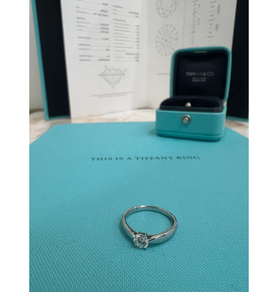 Кольцо • Tiffany & Co. • Белый