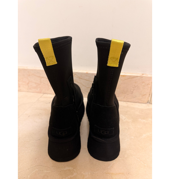 Ботинки • UGG • Черный