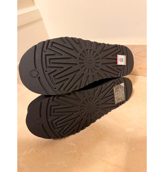 Ботинки • UGG • Черный