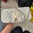Сумка • Louis Vuitton • Молочный