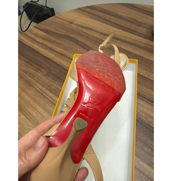 Босоножки • Christian Louboutin • Бежевый