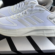 Кроссовки • adidas • Белый