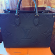 Сумка • Louis Vuitton • Черный