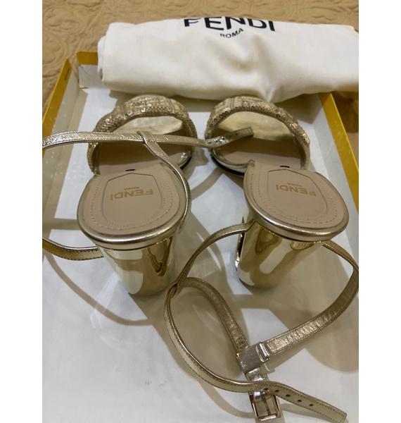 Босоножки • Fendi • Золотой