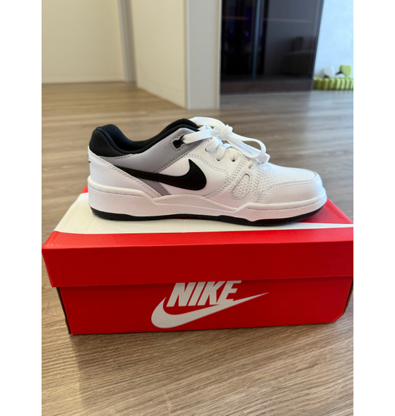 Кроссовки • Nike • Белый