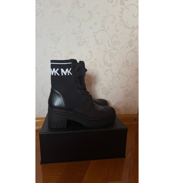 Ботинки • Michael Kors • Черный
