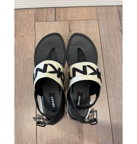 Сандалии • DKNY • Кремовый