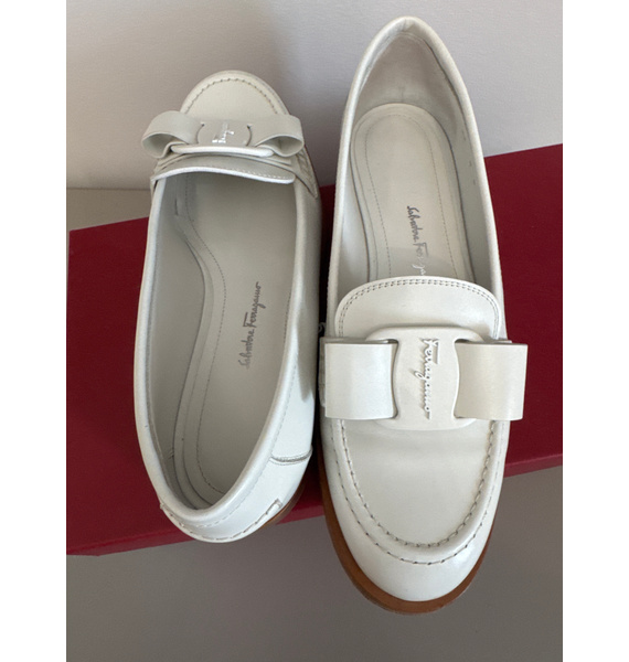 Лоферы • Salvatore Ferragamo • Белый