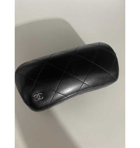 Солнцезащитные очки • Chanel • Черный