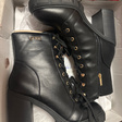 Ботинки • GUESS • Черный