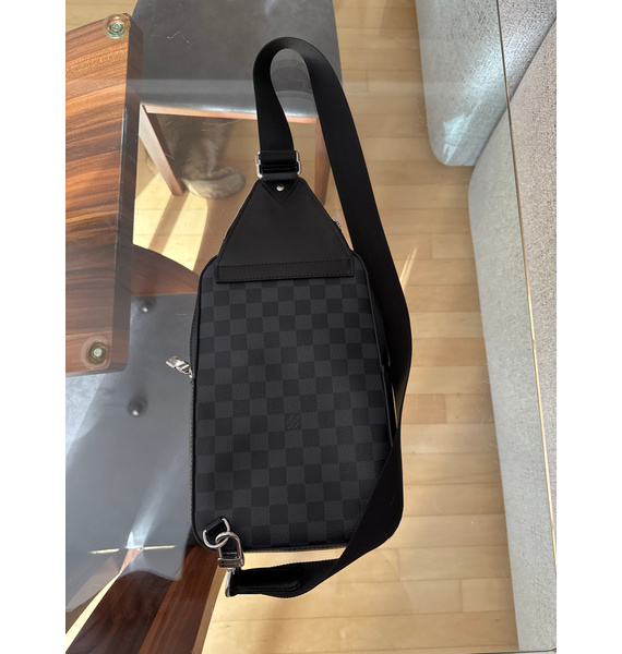 Барсетка • Louis Vuitton • Черный